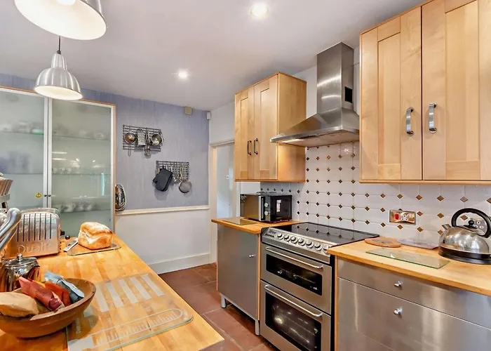 3 Bed In Penrith Oc-sz398 *